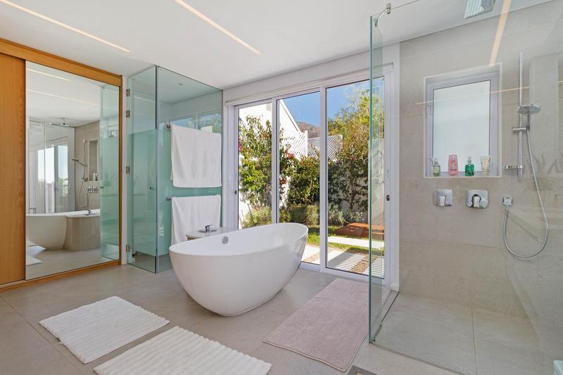 To Let 4 Bedroom Property for Rent in Steenberg Estate Western Cape